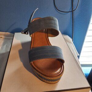 coach and four wedge sandals size 6 1/2